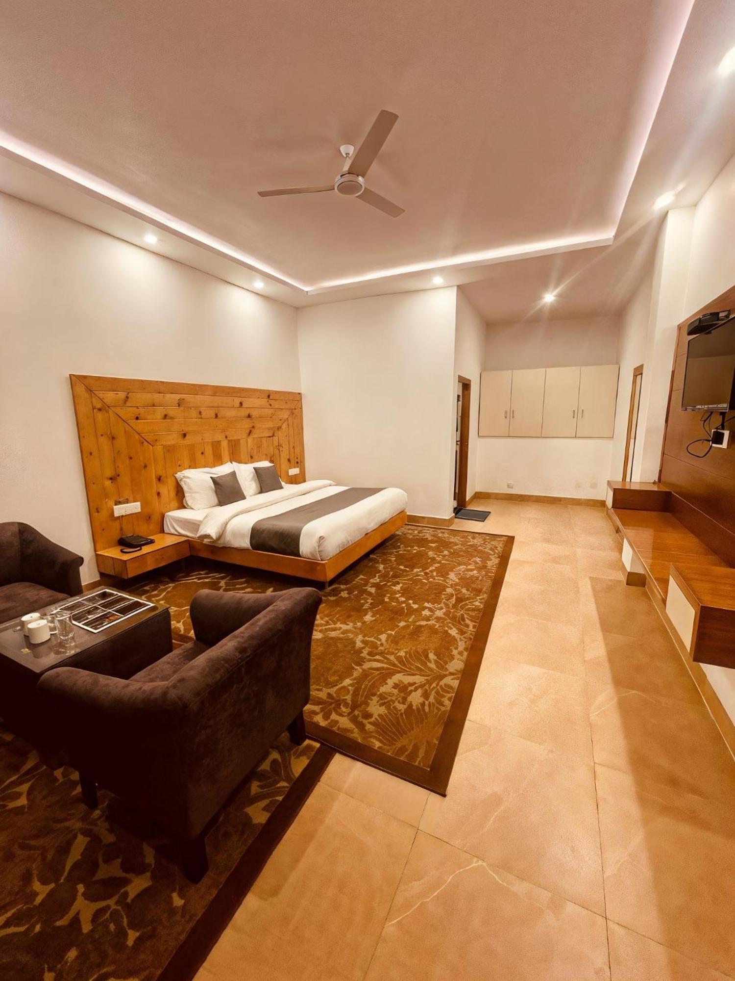 Queens Hill By Edge Mussoorie Ngoại thất bức ảnh